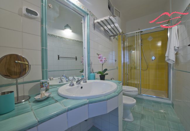 Ferienhaus in Praiano - Casa Sunset - Panoramaterrasse mit Blick auf Positano und Capri Ferienhaus in Praiano - Casa Sunset - Panoramaterrasse mit Blick auf Positano und Capri