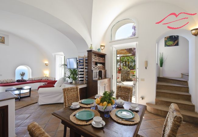 Ferienhaus in Praiano - Casale Fralisa - Wunderbare Terrasse und Whirlpool mit Meerblick