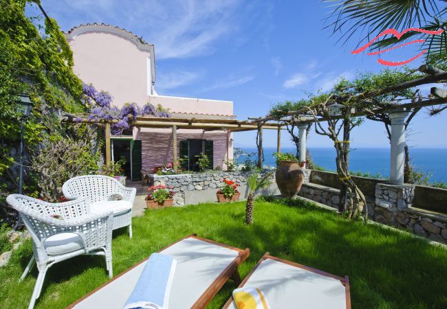 Ferienhaus in Praiano - Casale Fralisa - Wunderbare Terrasse und Whirlpool mit Meerblick