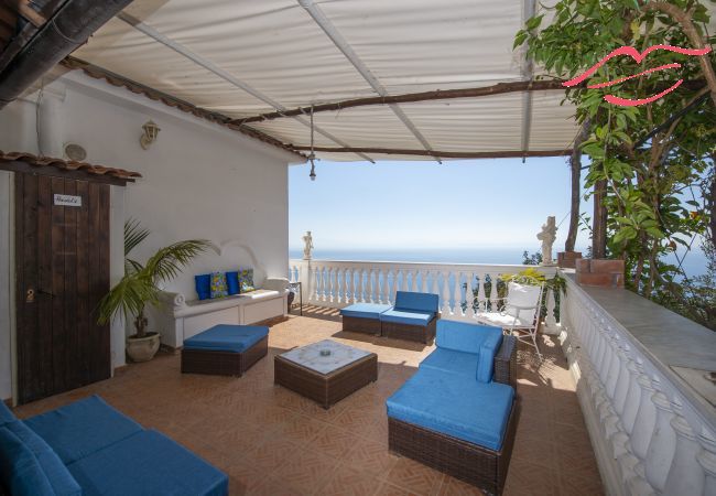 Villa in Pogerola - Villa Gioiello - Pool mit Meerblick und Farbtherapie Villa in Pogerola - Villa Gioiello - Pool mit Meerblick und Farbtherapie