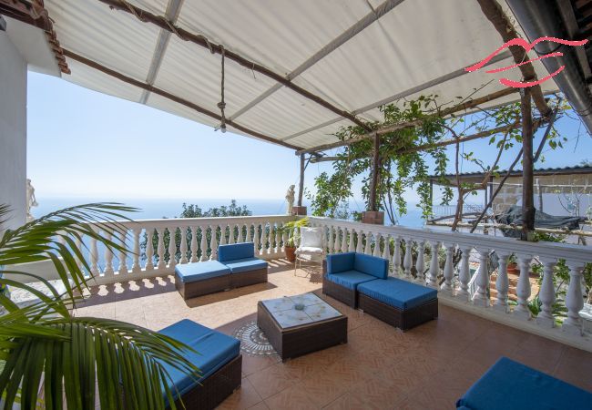 Villa in Pogerola - Villa Gioiello - Pool mit Meerblick und Farbtherapie Villa in Pogerola - Villa Gioiello - Pool mit Meerblick und Farbtherapie