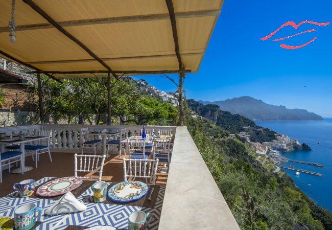 Villa in Pogerola - Villa Gioiello - Pool mit Meerblick und Farbtherapie Villa in Pogerola - Villa Gioiello - Pool mit Meerblick und Farbtherapie