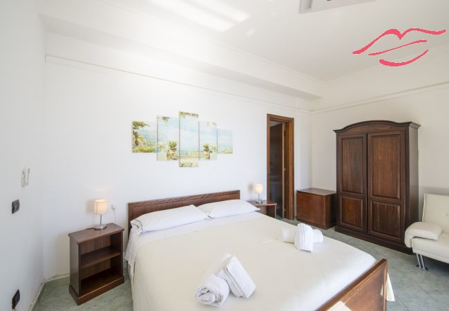 Villa in Pogerola - Villa Gioiello - Pool mit Meerblick und Farbtherapie Villa in Pogerola - Villa Gioiello - Pool mit Meerblick und Farbtherapie