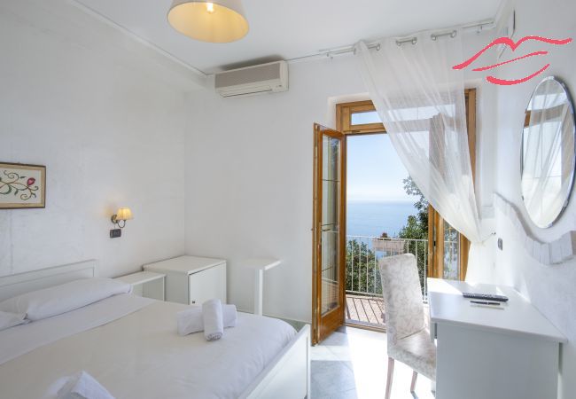 Villa in Pogerola - Villa Gioiello - Pool mit Meerblick und Farbtherapie Villa in Pogerola - Villa Gioiello - Pool mit Meerblick und Farbtherapie