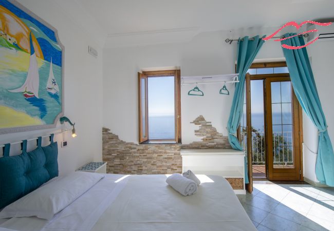 Villa in Pogerola - Villa Gioiello - Pool mit Meerblick und Farbtherapie Villa in Pogerola - Villa Gioiello - Pool mit Meerblick und Farbtherapie