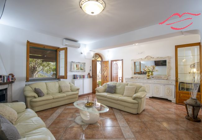 Villa in Pogerola - Villa Gioiello - Pool mit Meerblick und Farbtherapie Villa in Pogerola - Villa Gioiello - Pool mit Meerblick und Farbtherapie