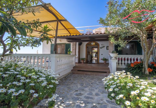 Villa in Pogerola - Villa Gioiello - Pool mit Meerblick und Farbtherapie Villa in Pogerola - Villa Gioiello - Pool mit Meerblick und Farbtherapie