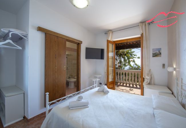 Villa in Pogerola - Villa Gioiello - Pool mit Meerblick und Farbtherapie Villa in Pogerola - Villa Gioiello - Pool mit Meerblick und Farbtherapie