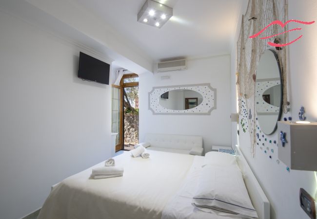 Villa in Pogerola - Villa Gioiello - Pool mit Meerblick und Farbtherapie Villa in Pogerola - Villa Gioiello - Pool mit Meerblick und Farbtherapie