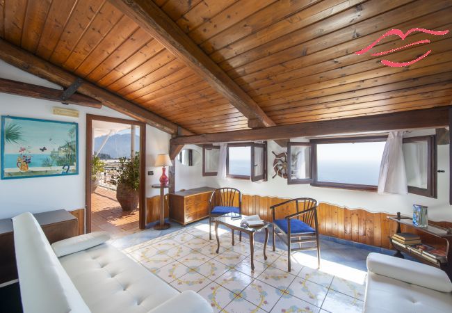 Villa in Pogerola - Villa Gioiello - Pool mit Meerblick und Farbtherapie Villa in Pogerola - Villa Gioiello - Pool mit Meerblick und Farbtherapie