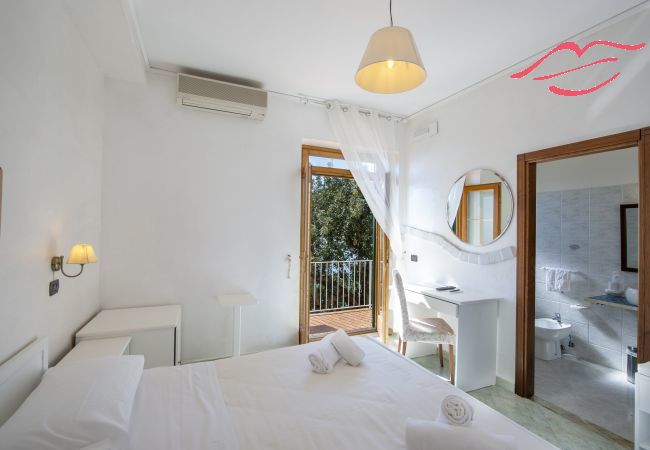 Villa in Pogerola - Villa Gioiello - Pool mit Meerblick und Farbtherapie Villa in Pogerola - Villa Gioiello - Pool mit Meerblick und Farbtherapie