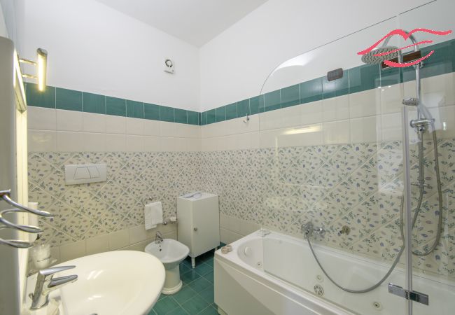 Villa in Pogerola - Villa Gioiello - Pool mit Meerblick und Farbtherapie Villa in Pogerola - Villa Gioiello - Pool mit Meerblick und Farbtherapie