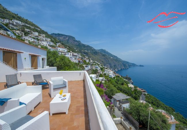 Villa in Praiano - Villa Albatros - Atemberaubende 2-stöckige Villa für große Gruppen! Villa in Praiano - Villa Albatros - Atemberaubende 2-stöckige Villa für große Gruppen!