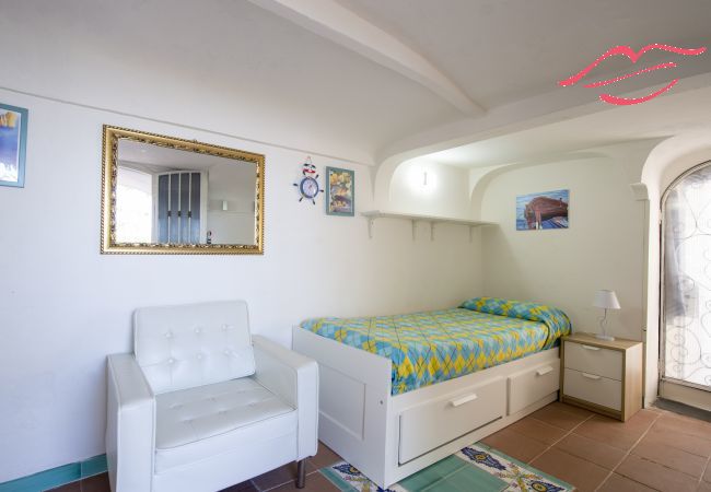 Villa in Praiano - Villa Albatros - Atemberaubende 2-stöckige Villa für große Gruppen! Villa in Praiano - Villa Albatros - Atemberaubende 2-stöckige Villa für große Gruppen!