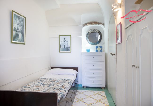 Villa in Praiano - Villa Albatros - Atemberaubende 2-stöckige Villa für große Gruppen! Villa in Praiano - Villa Albatros - Atemberaubende 2-stöckige Villa für große Gruppen!