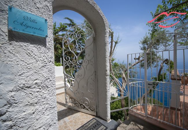 Villa in Praiano - Villa Albatros - Atemberaubende 2-stöckige Villa für große Gruppen! Villa in Praiano - Villa Albatros - Atemberaubende 2-stöckige Villa für große Gruppen!