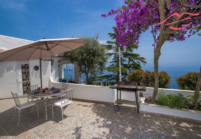 Villa in Praiano - Villa Albatros - Atemberaubende 2-stöckige Villa für große Gruppen! Villa in Praiano - Villa Albatros - Atemberaubende 2-stöckige Villa für große Gruppen!
