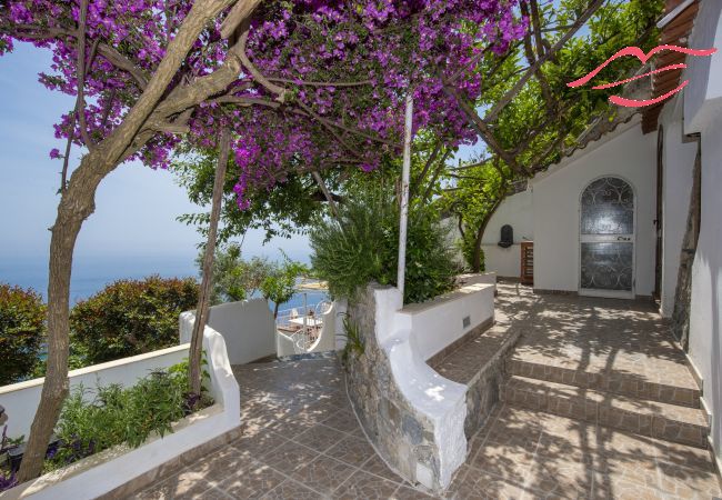 Villa in Praiano - Villa Albatros - Atemberaubende 2-stöckige Villa für große Gruppen! Villa in Praiano - Villa Albatros - Atemberaubende 2-stöckige Villa für große Gruppen!