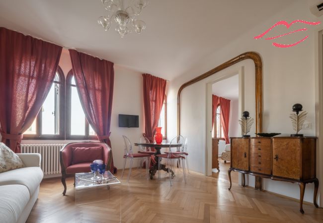 Ferienwohnung in Venedig - Venetian Palace Red Apartment R&R