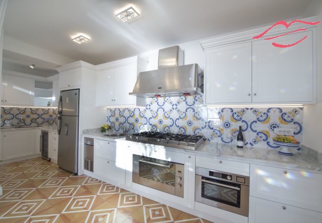 Villa in Praiano - Luxury Villa Malika - Atemberaubende Aussicht auf Capri und Positano Villa in Praiano - Luxury Villa Malika - Atemberaubende Aussicht auf Capri und Positano