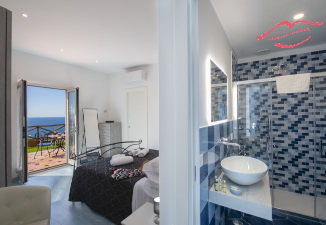Ferienhaus in Praiano - Villa Euriclea - Mediterrane Eleganz im Herzen von Praiano Ferienhaus in Praiano - Villa Euriclea - Mediterrane Eleganz im Herzen von Praiano