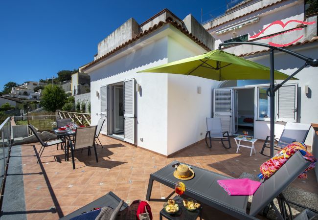 Ferienhaus in Praiano - La Dimora di Euribia - Schwebend zwischen Himmel und Meer Ferienhaus in Praiano - La Dimora di Euribia - Schwebend zwischen Himmel und Meer