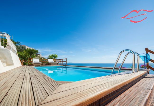 Villa in Maiori - Luxury Villa Vittoria- Villa mit Garten, Swimmingpool und Whirlpool mit Blick auf das Meer Villa in Maiori - Luxury Villa Vittoria- Villa mit Garten, Swimmingpool und Whirlpool mit Blick auf das Meer