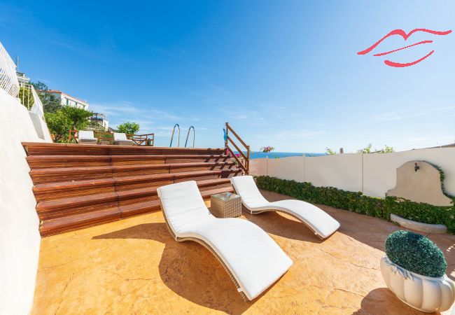 Villa in Maiori - Luxury Villa Vittoria- Villa mit Garten, Swimmingpool und Whirlpool mit Blick auf das Meer Villa in Maiori - Luxury Villa Vittoria- Villa mit Garten, Swimmingpool und Whirlpool mit Blick auf das Meer