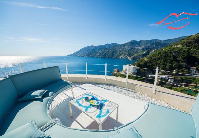 Villa in Maiori - Luxury Villa Vittoria- Villa mit Garten, Swimmingpool und Whirlpool mit Blick auf das Meer Villa in Maiori - Luxury Villa Vittoria- Villa mit Garten, Swimmingpool und Whirlpool mit Blick auf das Meer