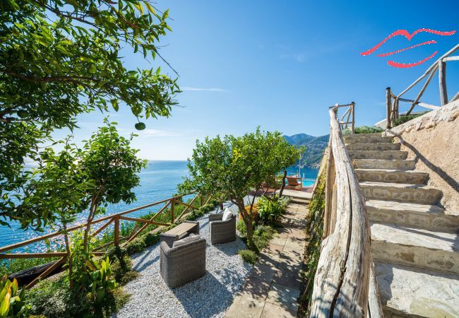 Villa in Maiori - Luxury Villa Vittoria- Villa mit Garten, Swimmingpool und Whirlpool mit Blick auf das Meer Villa in Maiori - Luxury Villa Vittoria- Villa mit Garten, Swimmingpool und Whirlpool mit Blick auf das Meer