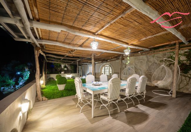 Villa in Maiori - Luxury Villa Vittoria- Villa mit Garten, Swimmingpool und Whirlpool mit Blick auf das Meer Villa in Maiori - Luxury Villa Vittoria- Villa mit Garten, Swimmingpool und Whirlpool mit Blick auf das Meer