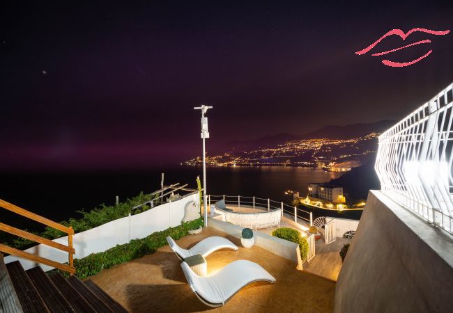 Villa in Maiori - Luxury Villa Vittoria- Villa mit Garten, Swimmingpool und Whirlpool mit Blick auf das Meer Villa in Maiori - Luxury Villa Vittoria- Villa mit Garten, Swimmingpool und Whirlpool mit Blick auf das Meer