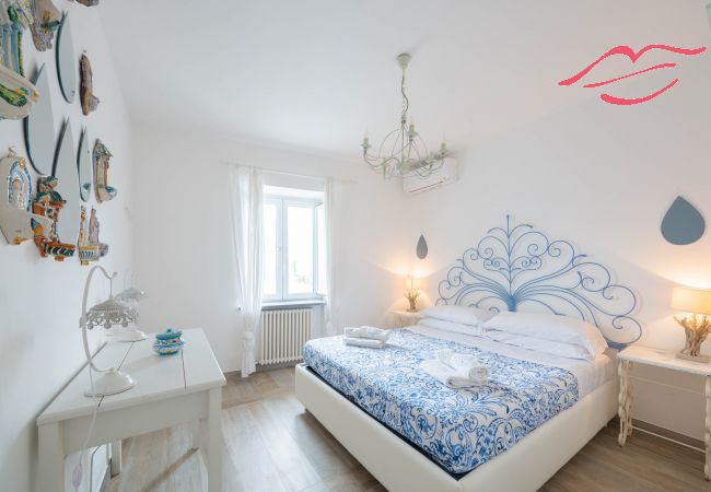 Villa in Maiori - Luxury Villa Vittoria- Villa mit Garten, Swimmingpool und Whirlpool mit Blick auf das Meer Villa in Maiori - Luxury Villa Vittoria- Villa mit Garten, Swimmingpool und Whirlpool mit Blick auf das Meer