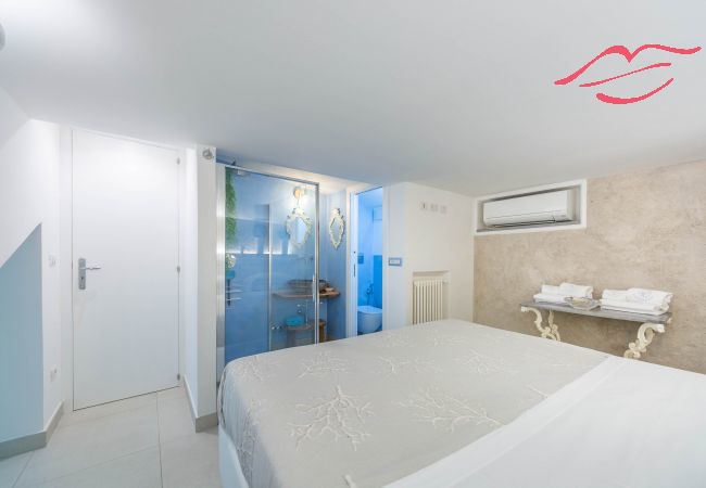 Villa in Maiori - Luxury Villa Vittoria- Villa mit Garten, Swimmingpool und Whirlpool mit Blick auf das Meer Villa in Maiori - Luxury Villa Vittoria- Villa mit Garten, Swimmingpool und Whirlpool mit Blick auf das Meer