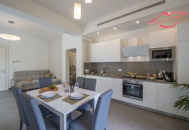 Villa in Amalfi - Villa Donna Rachele – Whirlpool mit Meerblick und kostenloser Parkplatz Villa in Amalfi - Villa Donna Rachele – Whirlpool mit Meerblick und kostenloser Parkplatz