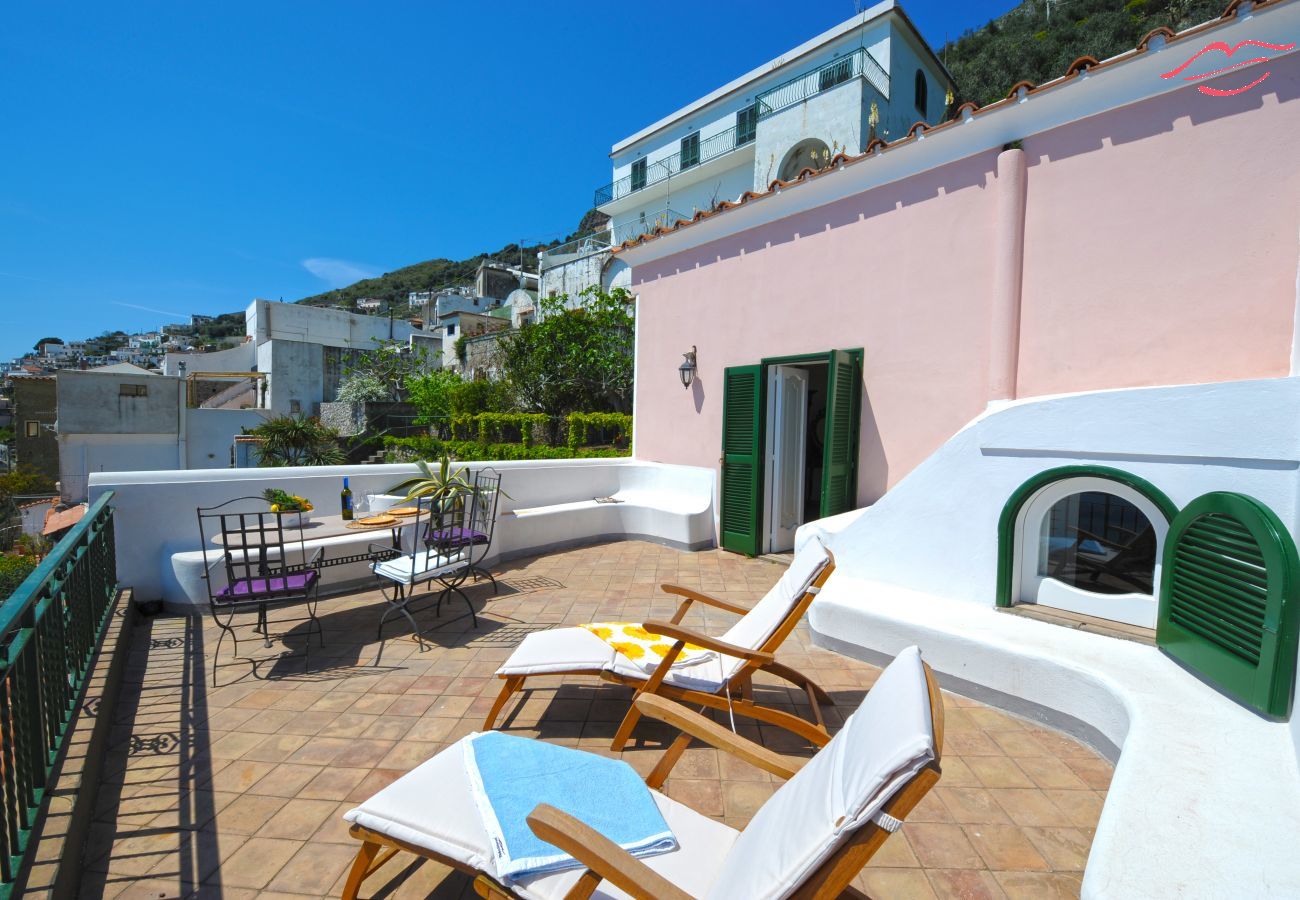 Ferienhaus in Praiano - Casale Fralisa - Wunderbare Terrasse und Whirlpool mit Meerblick