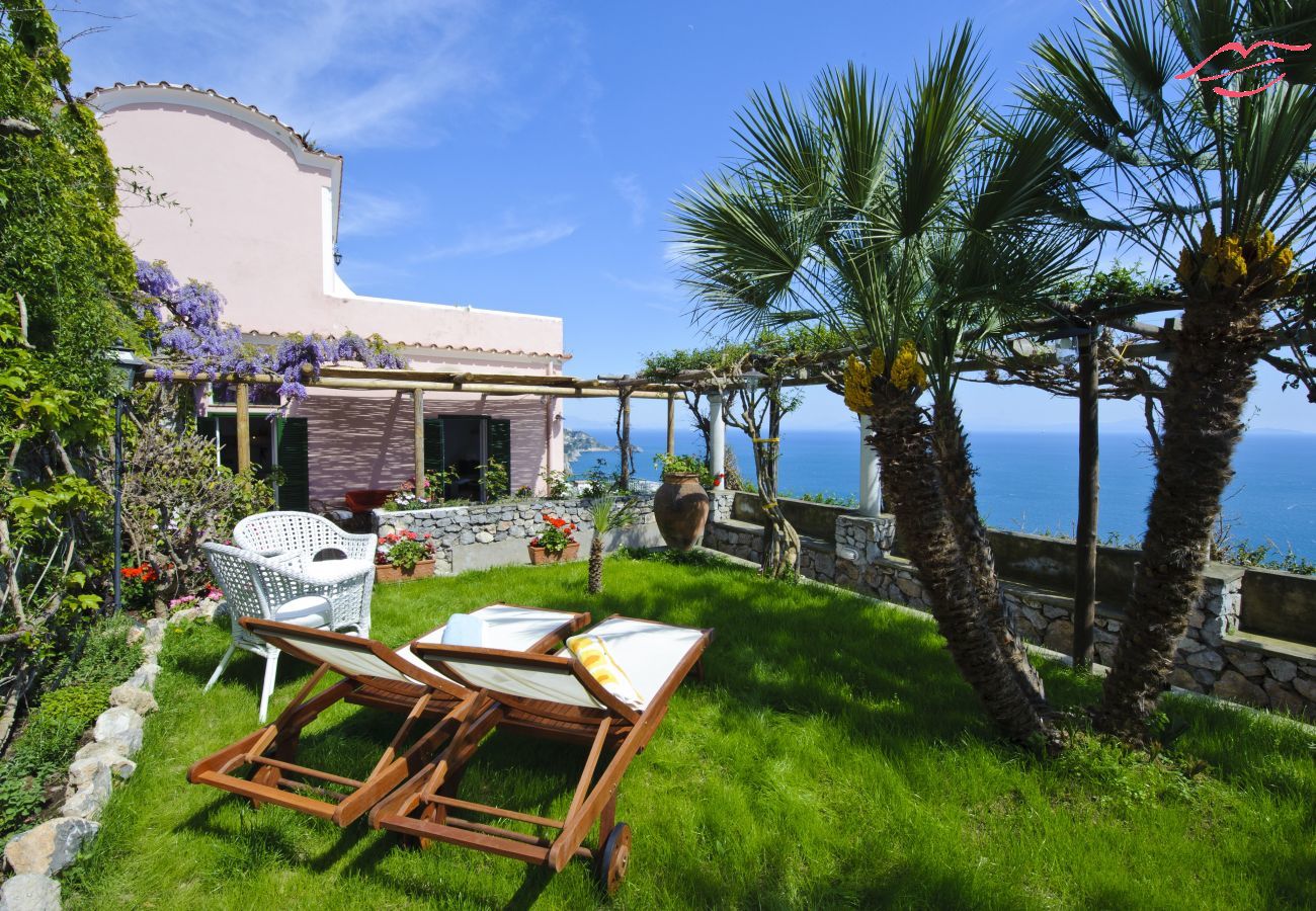 Ferienhaus in Praiano - Casale Fralisa - Wunderbare Terrasse und Whirlpool mit Meerblick