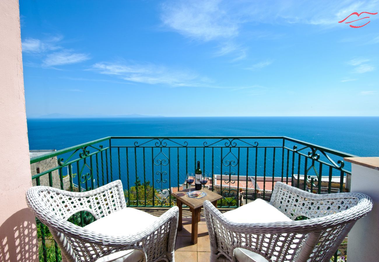 Ferienhaus in Praiano - Casale Fralisa - Wunderbare Terrasse und Whirlpool mit Meerblick