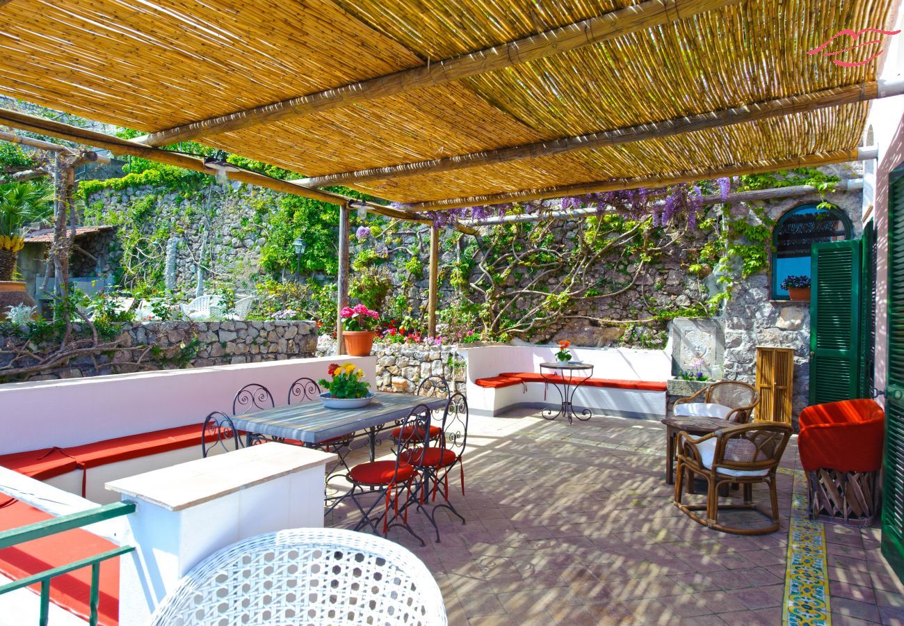 Ferienhaus in Praiano - Casale Fralisa - Wunderbare Terrasse und Whirlpool mit Meerblick