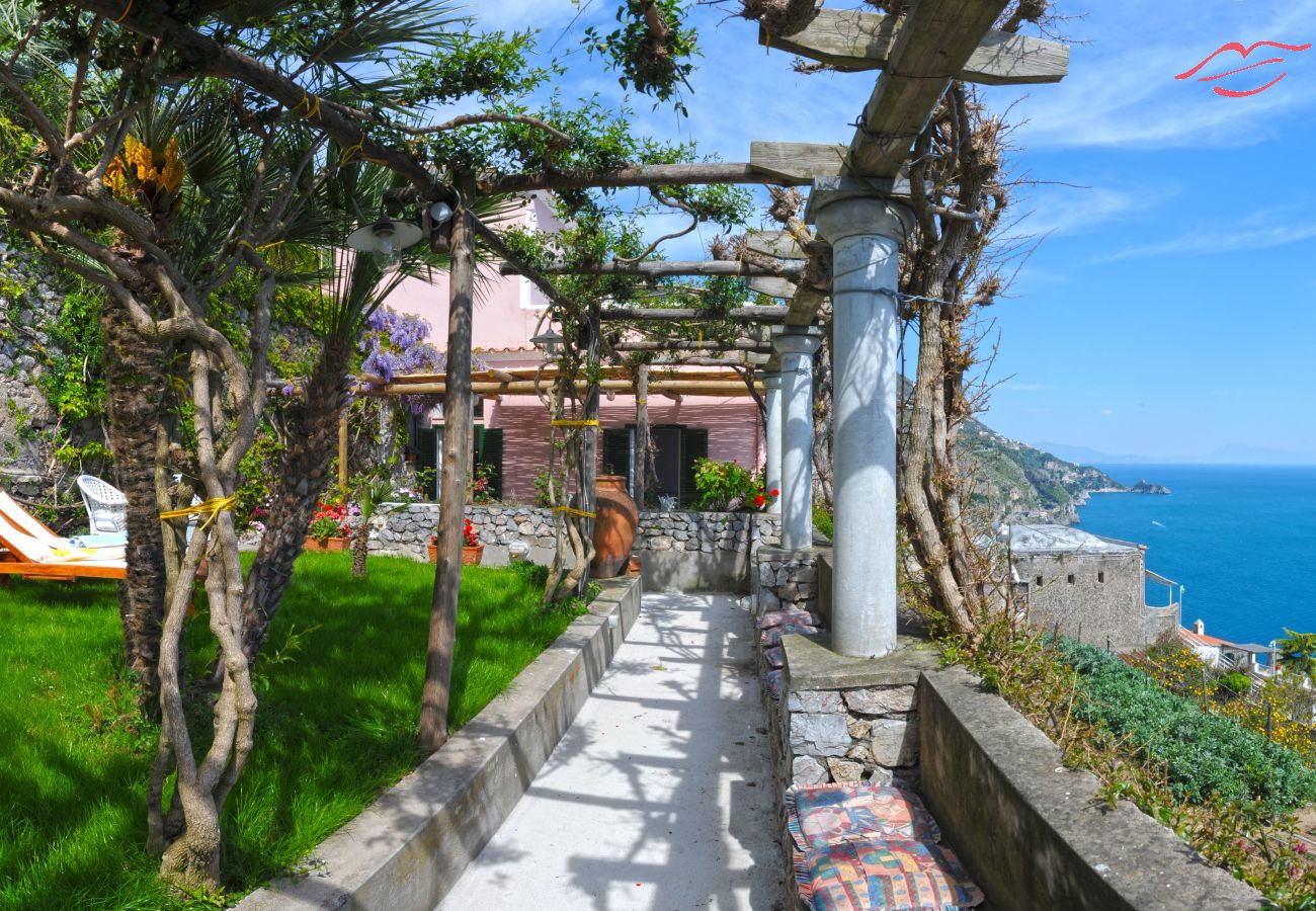 Ferienhaus in Praiano - Casale Fralisa - Wunderbare Terrasse und Whirlpool mit Meerblick