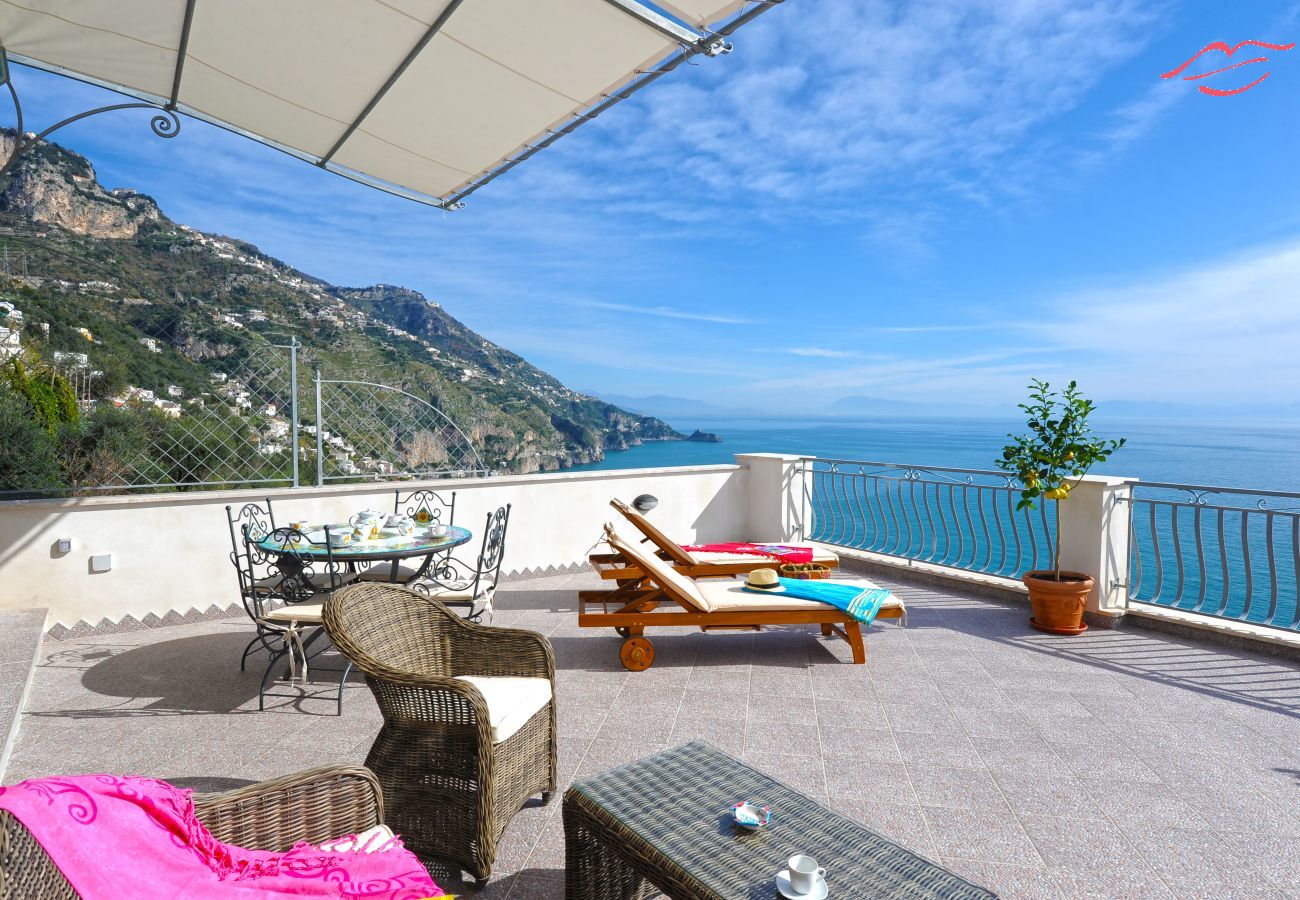 Ferienhaus in Praiano - Casa La Ulivella - Große Terrasse mit Meerblick