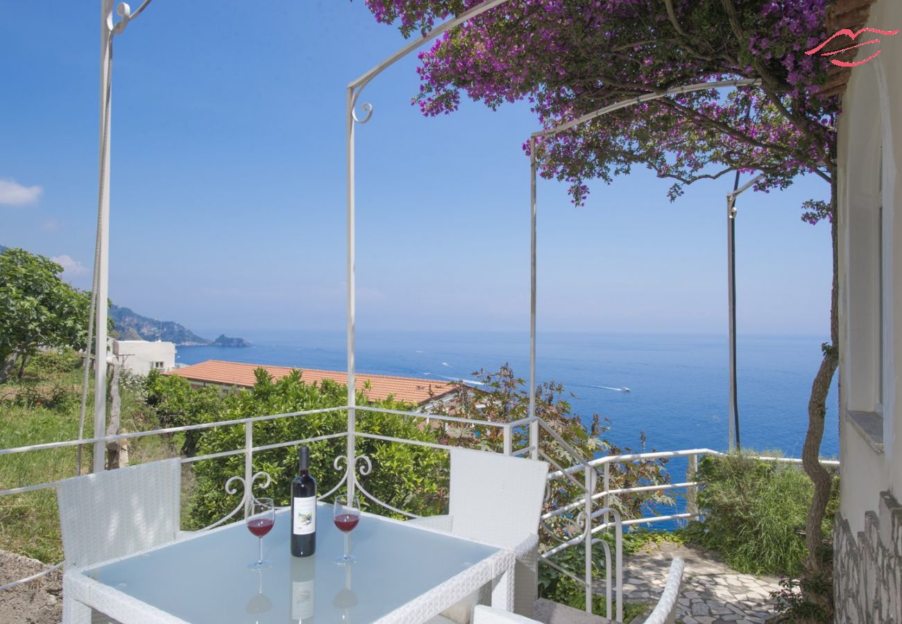 Ferienhaus in Praiano - Villa San Giovanni - Atemberaubender Garten und Terrasse mit Meerblick