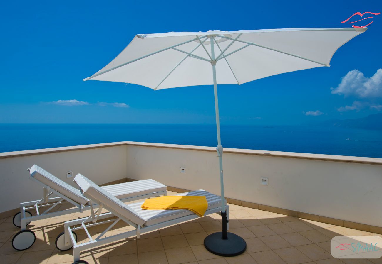 Villa in Praiano - Villa Imperati - Herrliche Villa mit Pool mit Blick auf das Meer