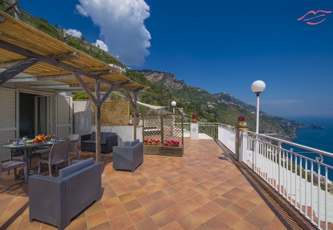 Ferienwohnung in Praiano - Casa Piccola Tuoro - Große Panoramaterrasse mit Whirlpool
