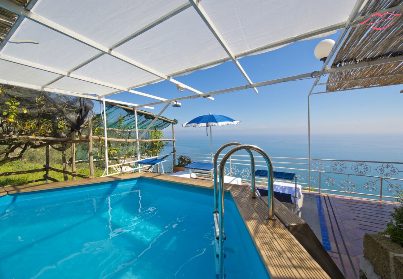 Ferienhaus in Praiano - Grande Tuoro - Terrassen mit Pool Jacuzzi & Meerblick