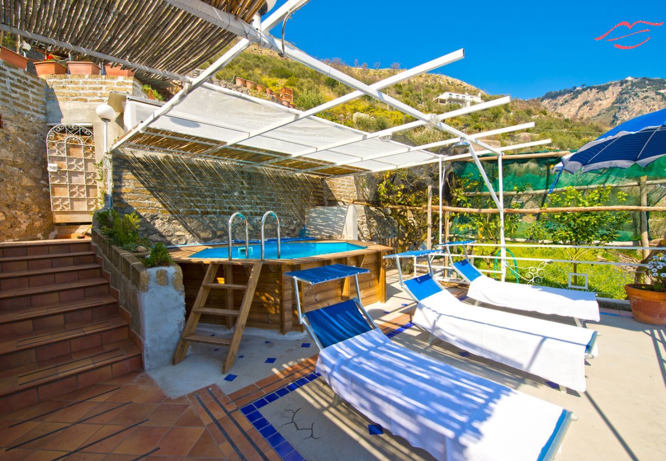 Ferienhaus in Praiano - Grande Tuoro - Terrassen mit Pool Jacuzzi & Meerblick