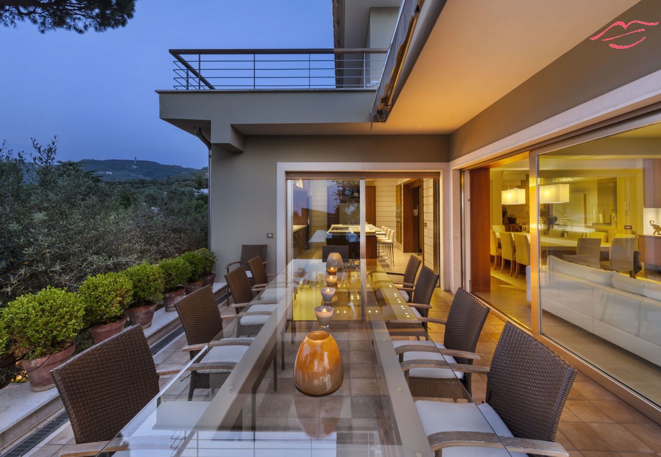 Villa in Sorrento - Luxuria Villa - Majestätische moderne Villa mit großem Garten und Swimmingpool