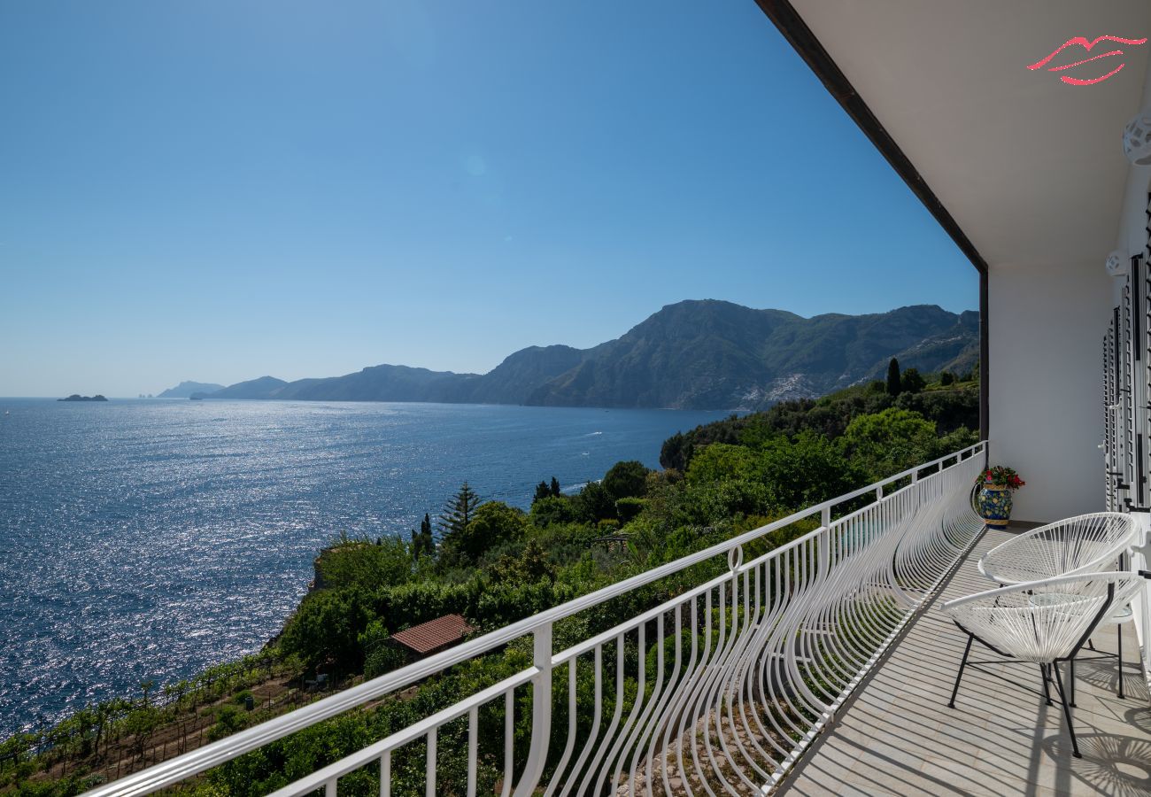Ferienhaus in Praiano - Casa Clara - Modernes Haus mit Blick auf Capri und Positano