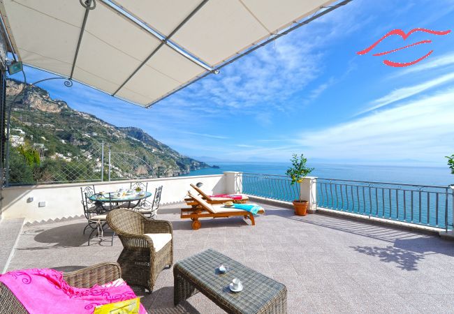Casa en Praiano - Casa La Ulivella - Amplia terraza con vistas al mar Casa en Praiano - Casa La Ulivella - Amplia terraza con vistas al mar