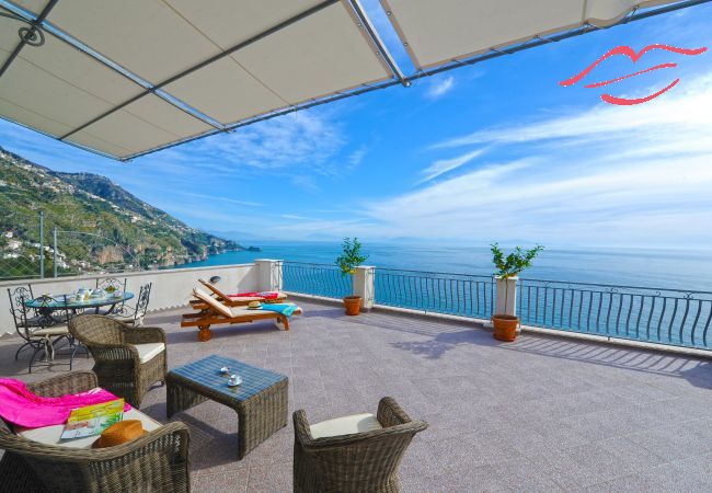 Casa en Praiano - Casa La Ulivella - Amplia terraza con vistas al mar Casa en Praiano - Casa La Ulivella - Amplia terraza con vistas al mar